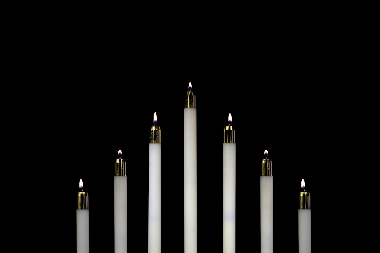 5 Ways Custom Candles Enhance Your Home Decor